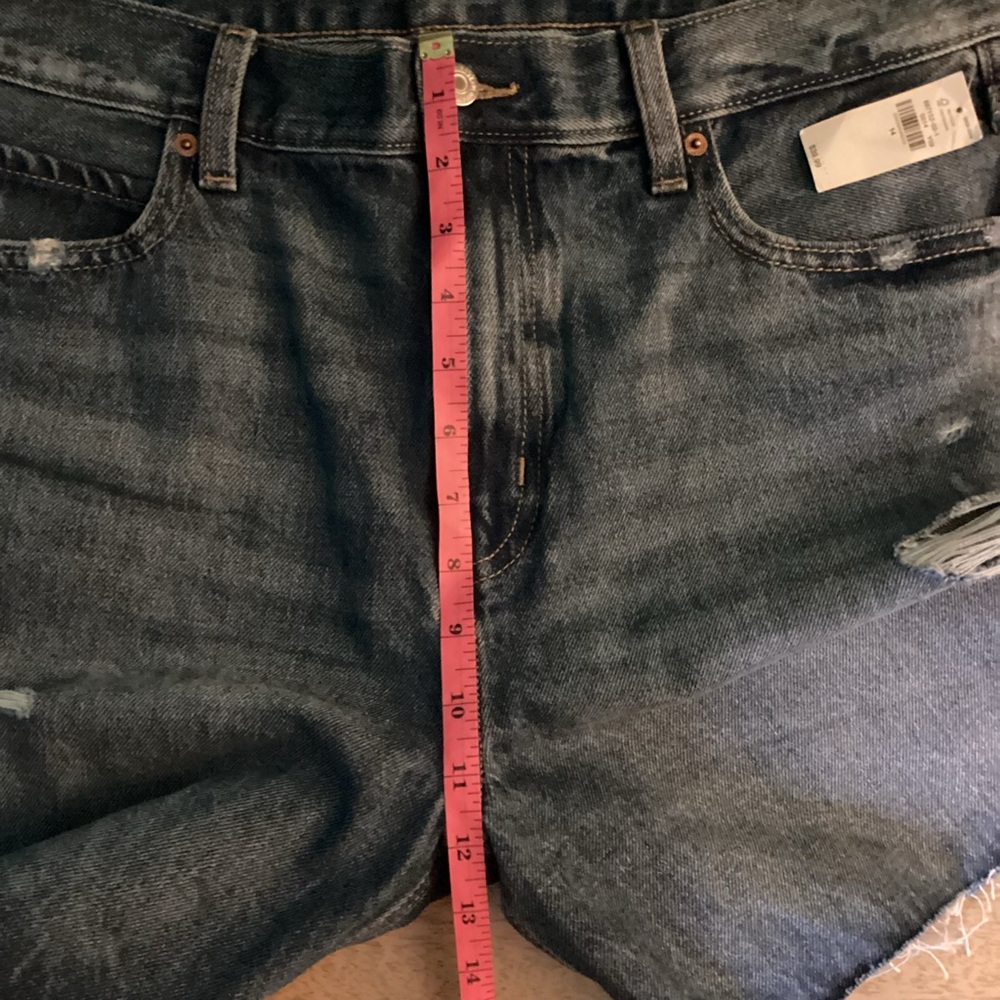 Old Navy NWT Distressed Dad Jean Shorts - 5 inch inseam - Picture 11 of 12